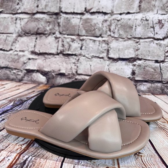 Qupid Women's Taupe Beige Open Toe Cushy Soft Cross Strap Flat Sandals Size 6.5 - Picture 1 of 9